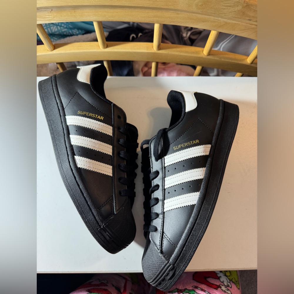 Adidas superstars